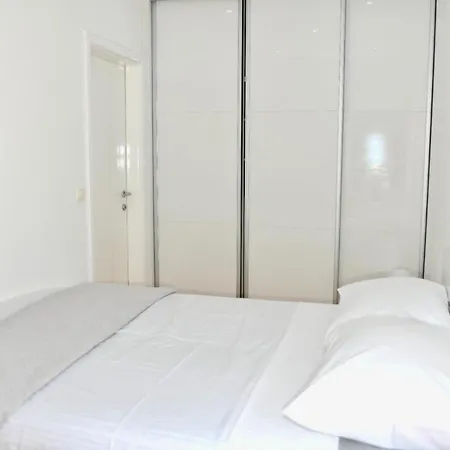 Apartman Visnja *** Apartment *